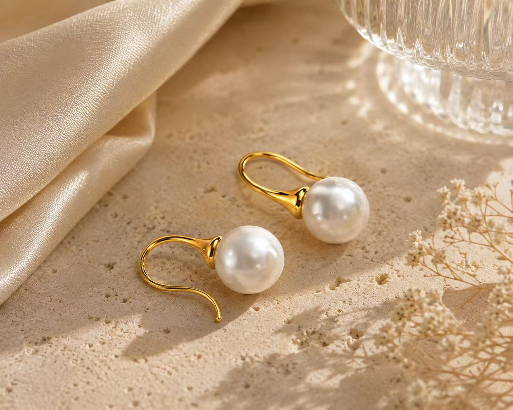 Solid 18K Gold Freshwater Pearl Drop Earrings | 10–11mm High-Lustre High-Heel Design